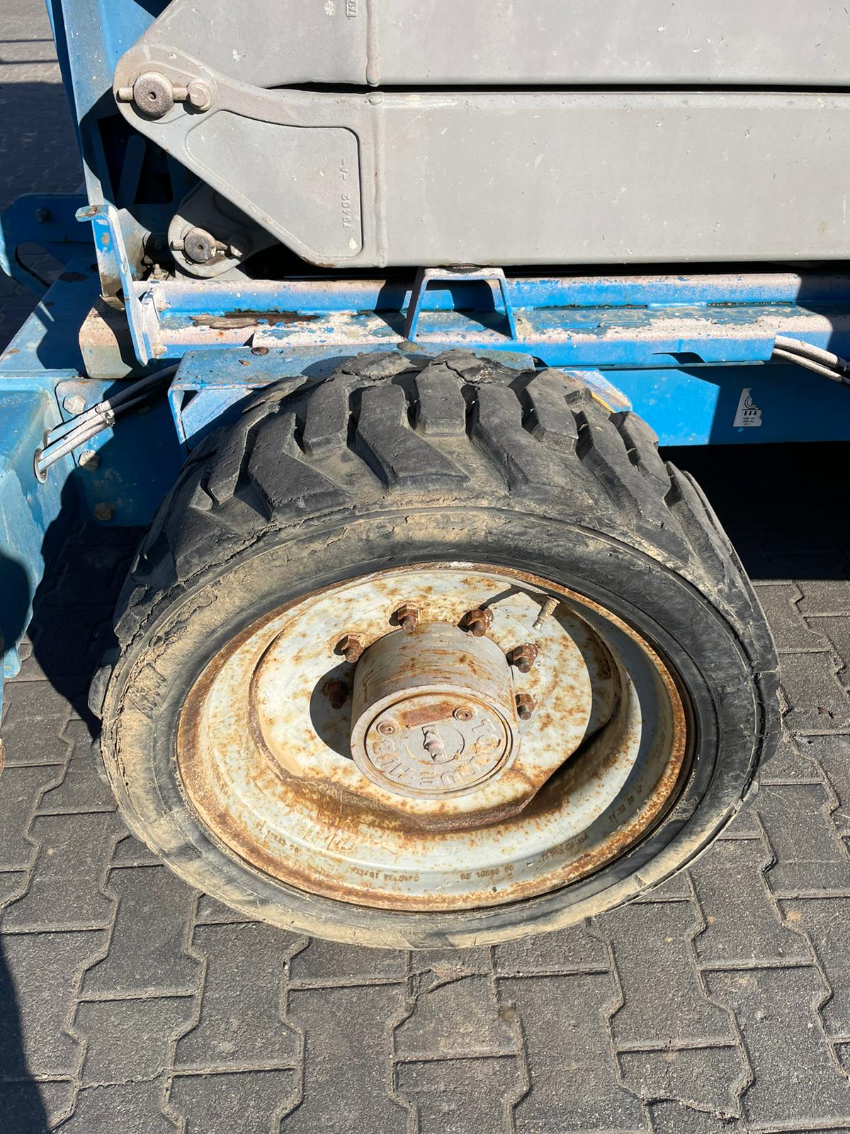 Sold - Scissor Lift - View 3